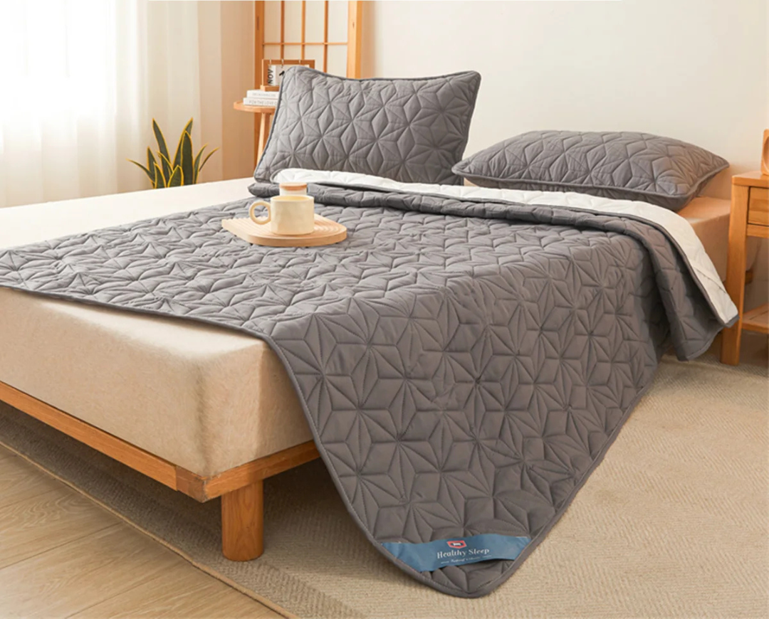 Waterproof Quilted Mattress Topper with Elastic Band – Polyester Cotton Pad Cover