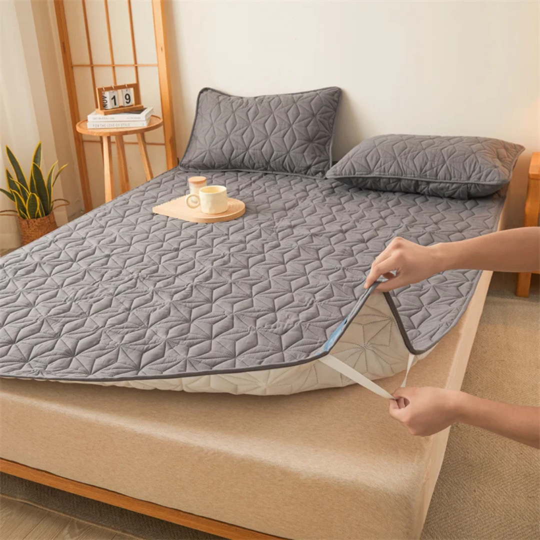 Waterproof Quilted Mattress Topper with Elastic Band – Polyester Cotton Pad Cover